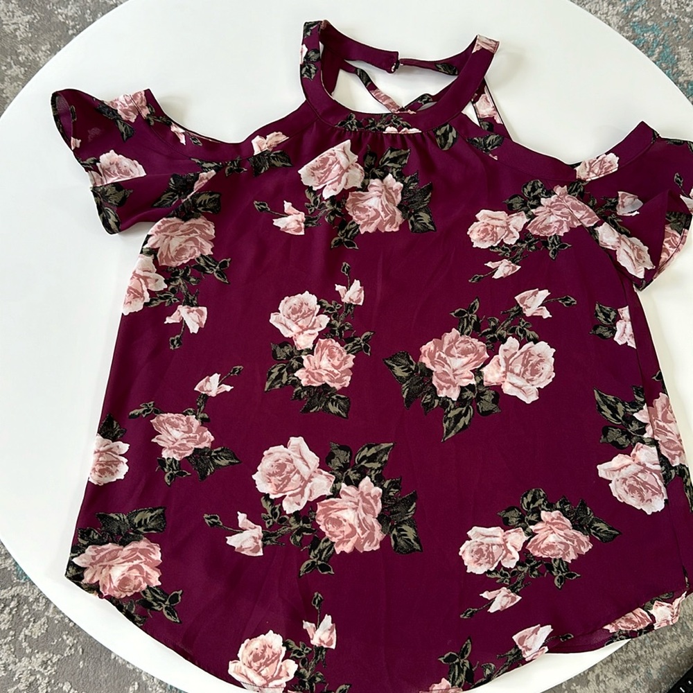 IZ Byer women’s floral cold shoulder top size small